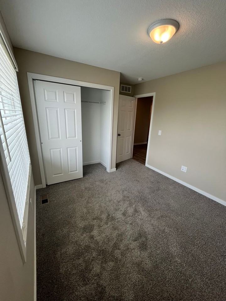 1665 20th Ave Se - Photo 3 of 25