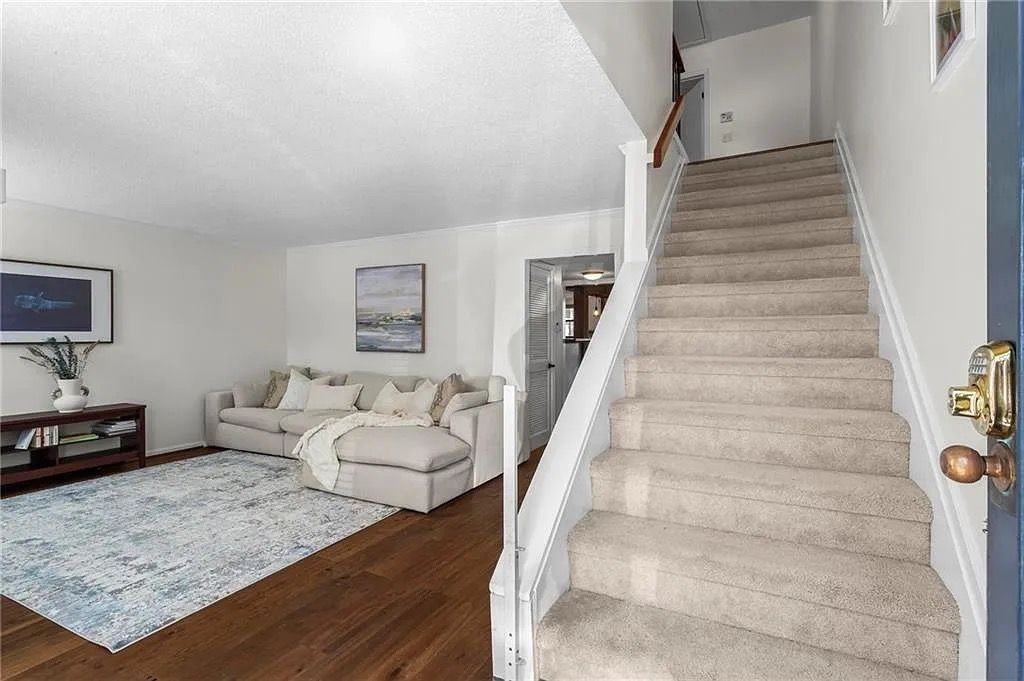 1028 Riverbend Club Dr Se #NA - Photo 2 of 30