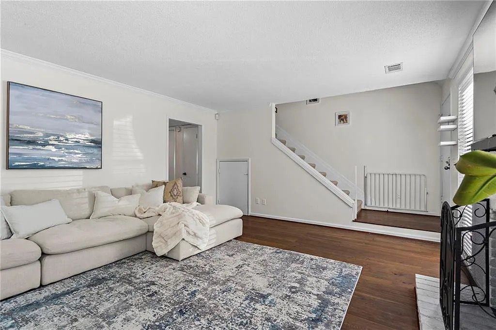 1028 Riverbend Club Dr Se #NA - Photo 3 of 30