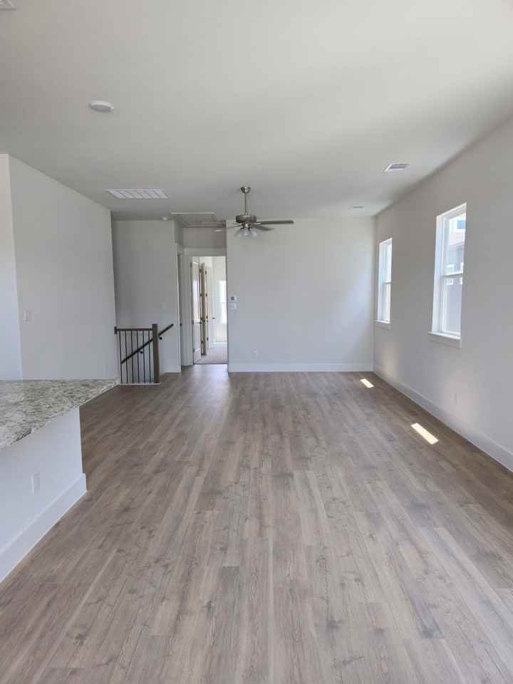 808 Meadowcrest Dr - Photo 3 of 20