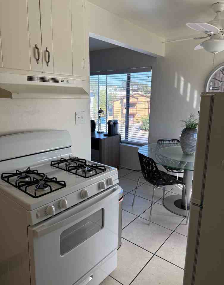 4068 Oakcrest Dr #B - Photo 7 of 9