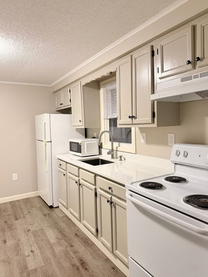 Pet-friendly Apartments for Rent in Hartford, VT! - Photo 2 of 27