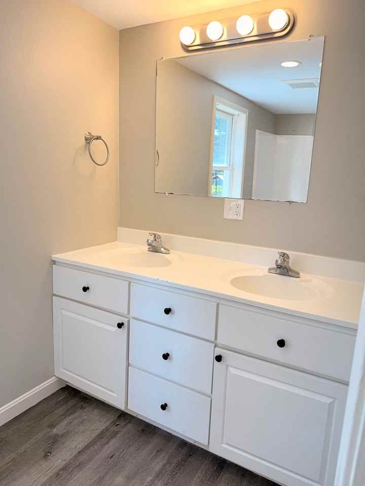 Pet-friendly Apartments for Rent in Hartford, VT! - Photo 7 of 27