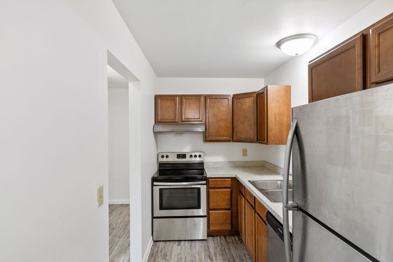 Crestview Apartments (Crestview 23 LLC) - Photo 3 of 12