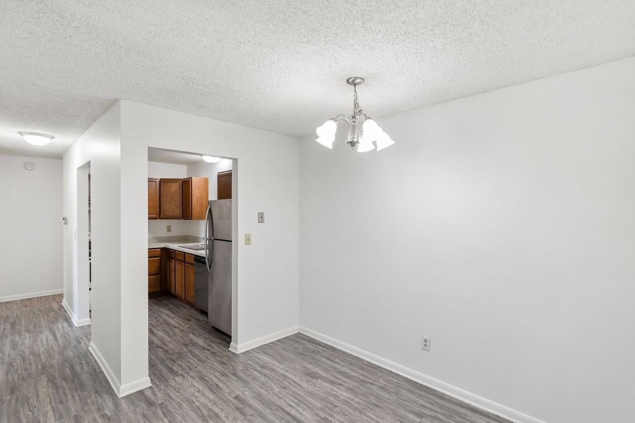 Crestview Apartments (Crestview 23 LLC) - Photo 4 of 12