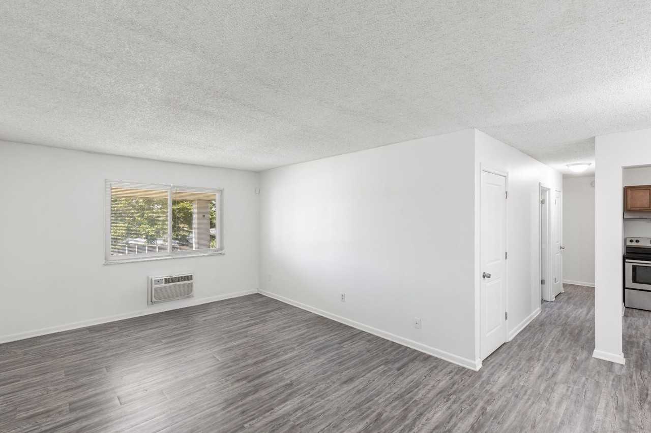 Crestview Apartments (Crestview 23 LLC) - Photo 6 of 12