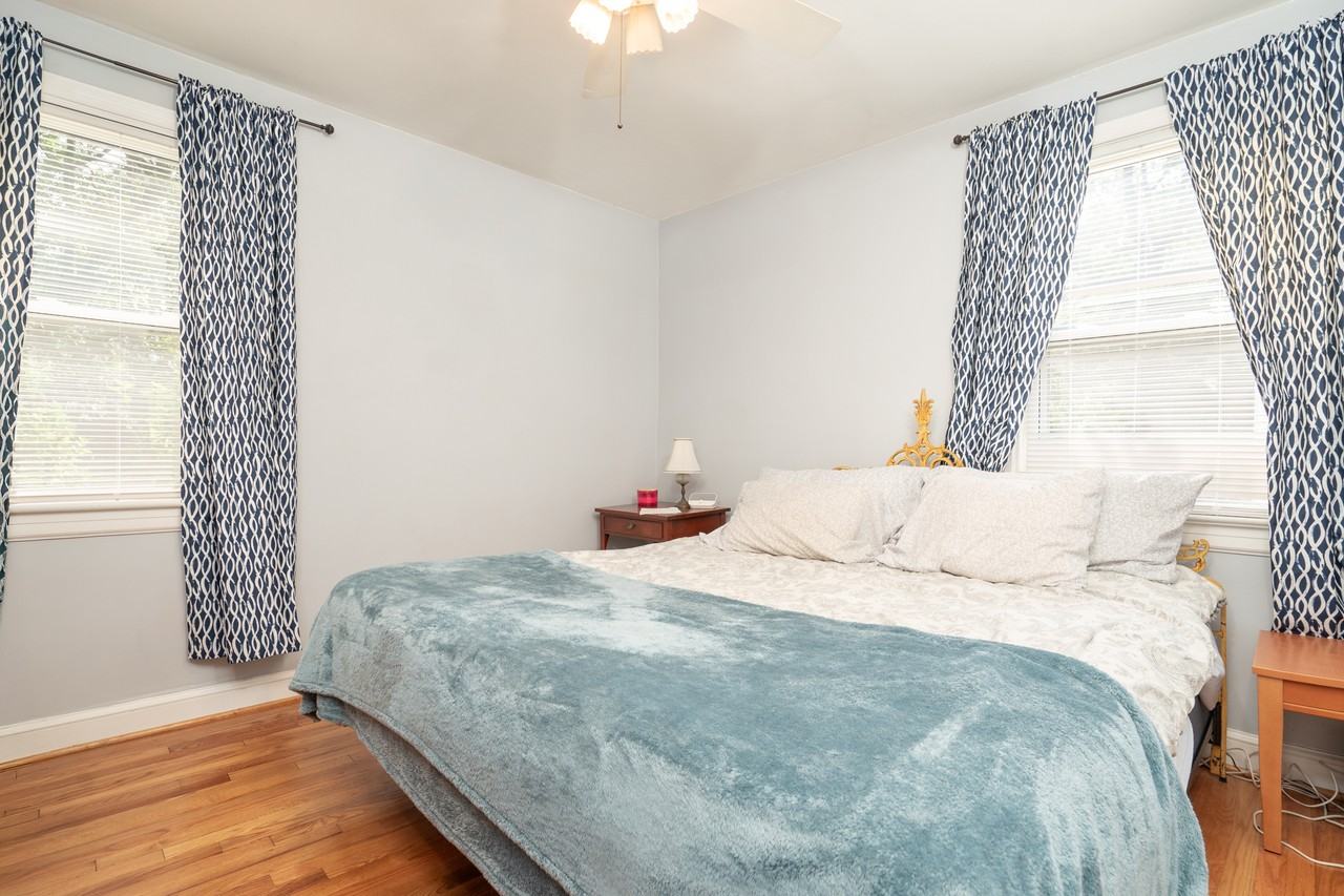 5206 Lee Ave - Photo 5 of 25