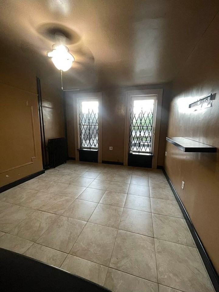 735 Hancock St #3B - Photo 2 of 5