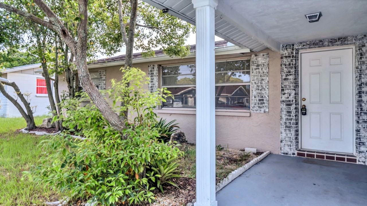 11241 Snyder Ave - Photo 3 of 24