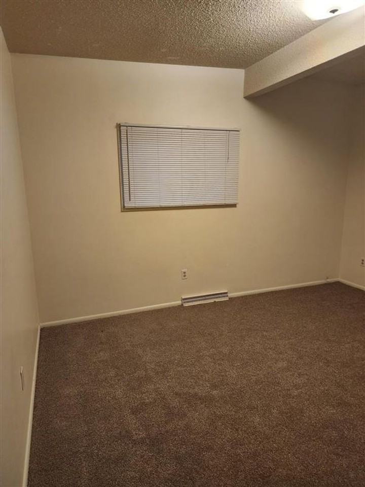 2024 Green Terrace Dr - Photo 5 of 13