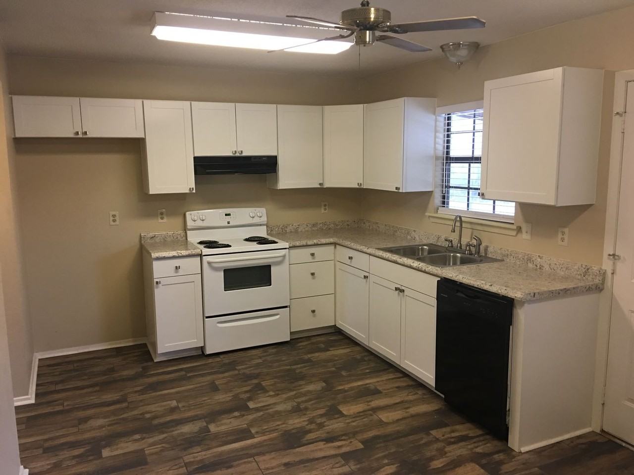 1714 Marilyn Dr - Photo 5 of 17