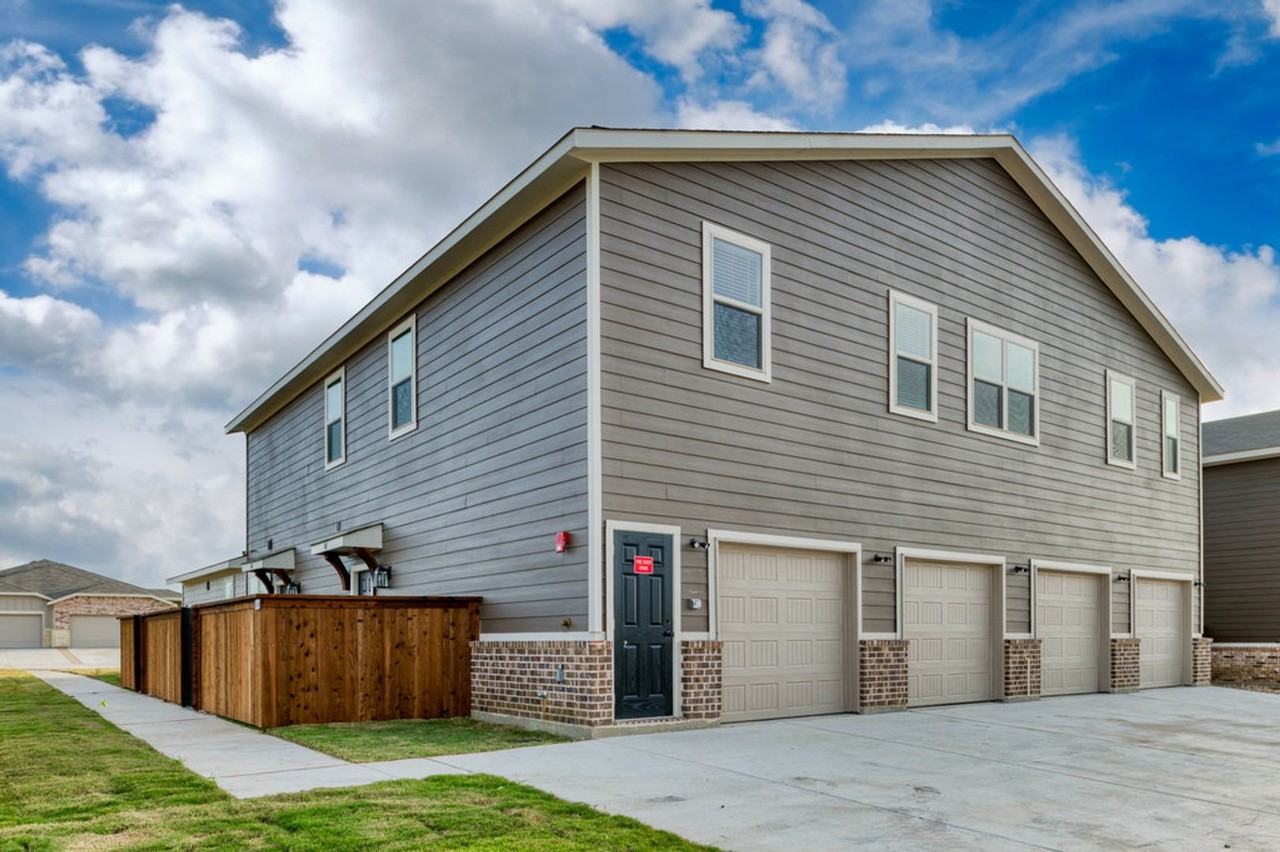 745 Harvest Moon Dr - Photo 3 of 18