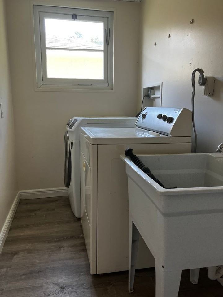 238 1/2 N Beach St - Photo 5 of 20