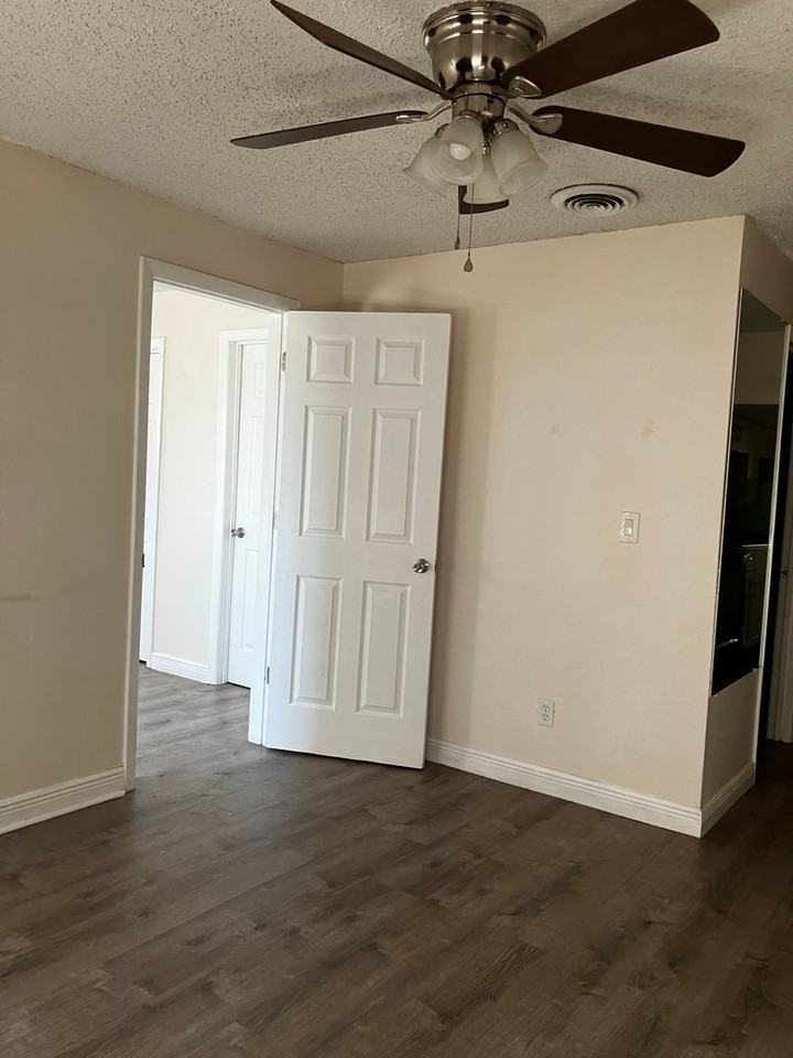 238 1/2 N Beach St - Photo 6 of 20