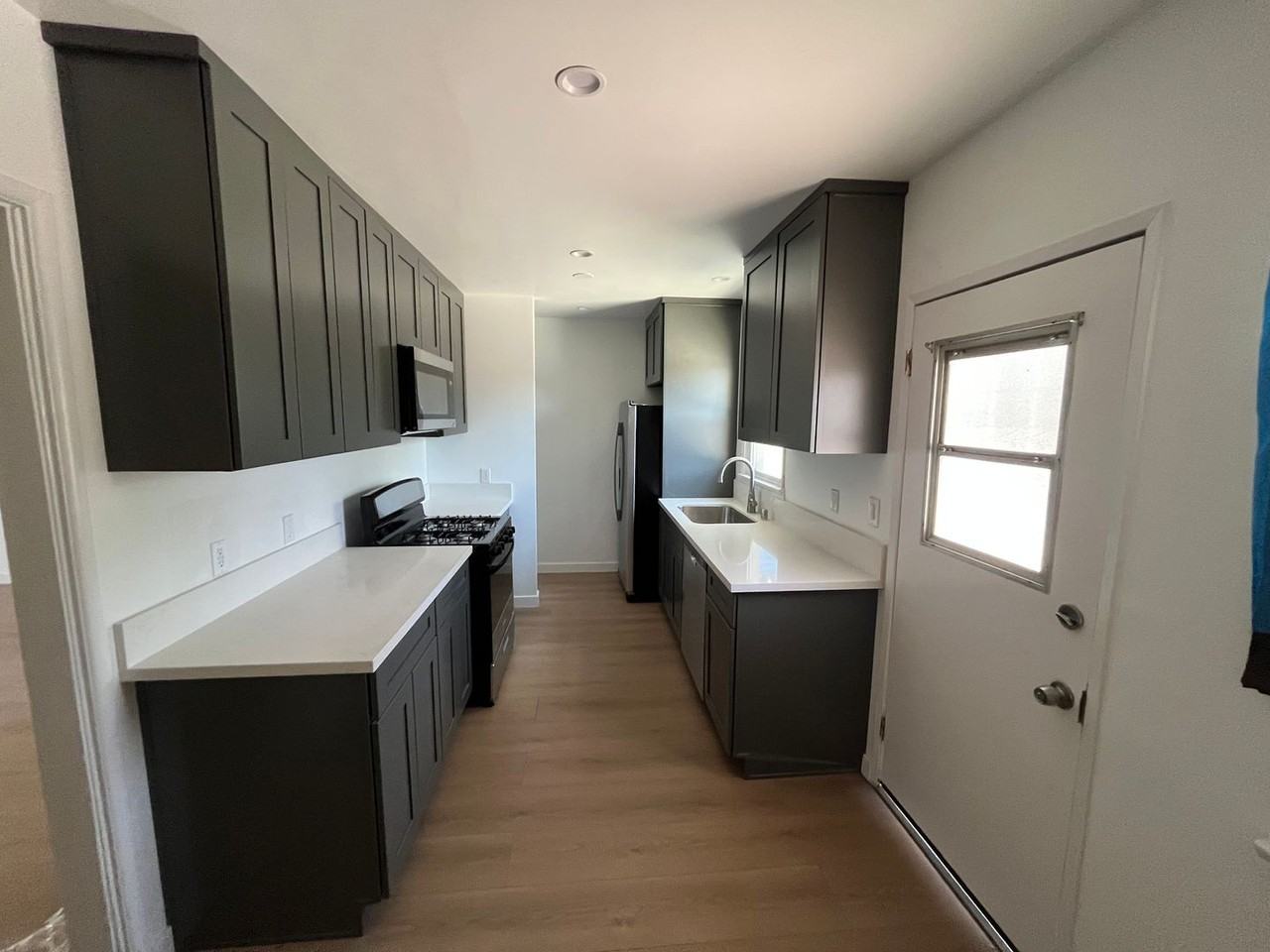 10716 Oxnard St - Photo 2 of 8