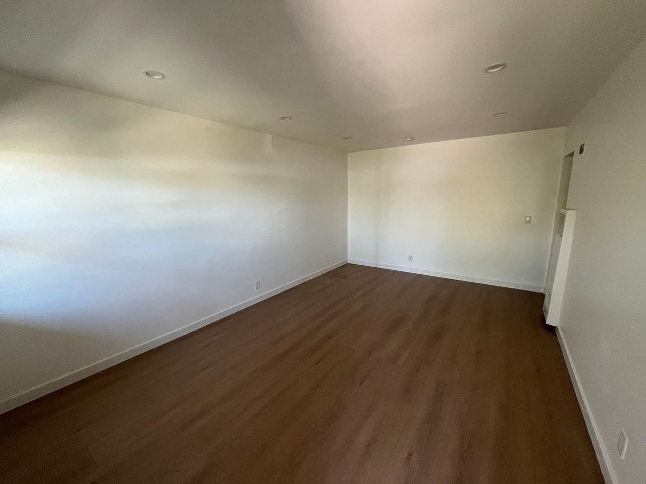 10716 Oxnard St - Photo 3 of 8