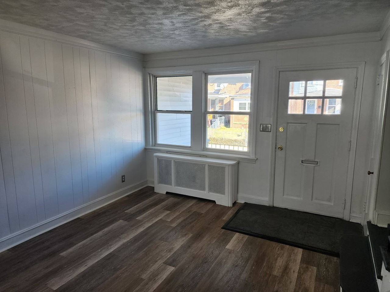 814 E 22nd St - Photo 3 of 18