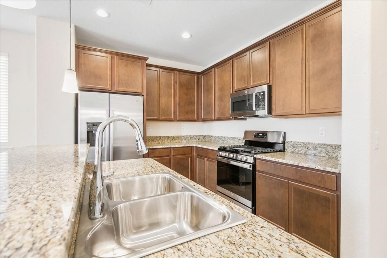 2244 Shady Canyon Dr - Photo 5 of 36