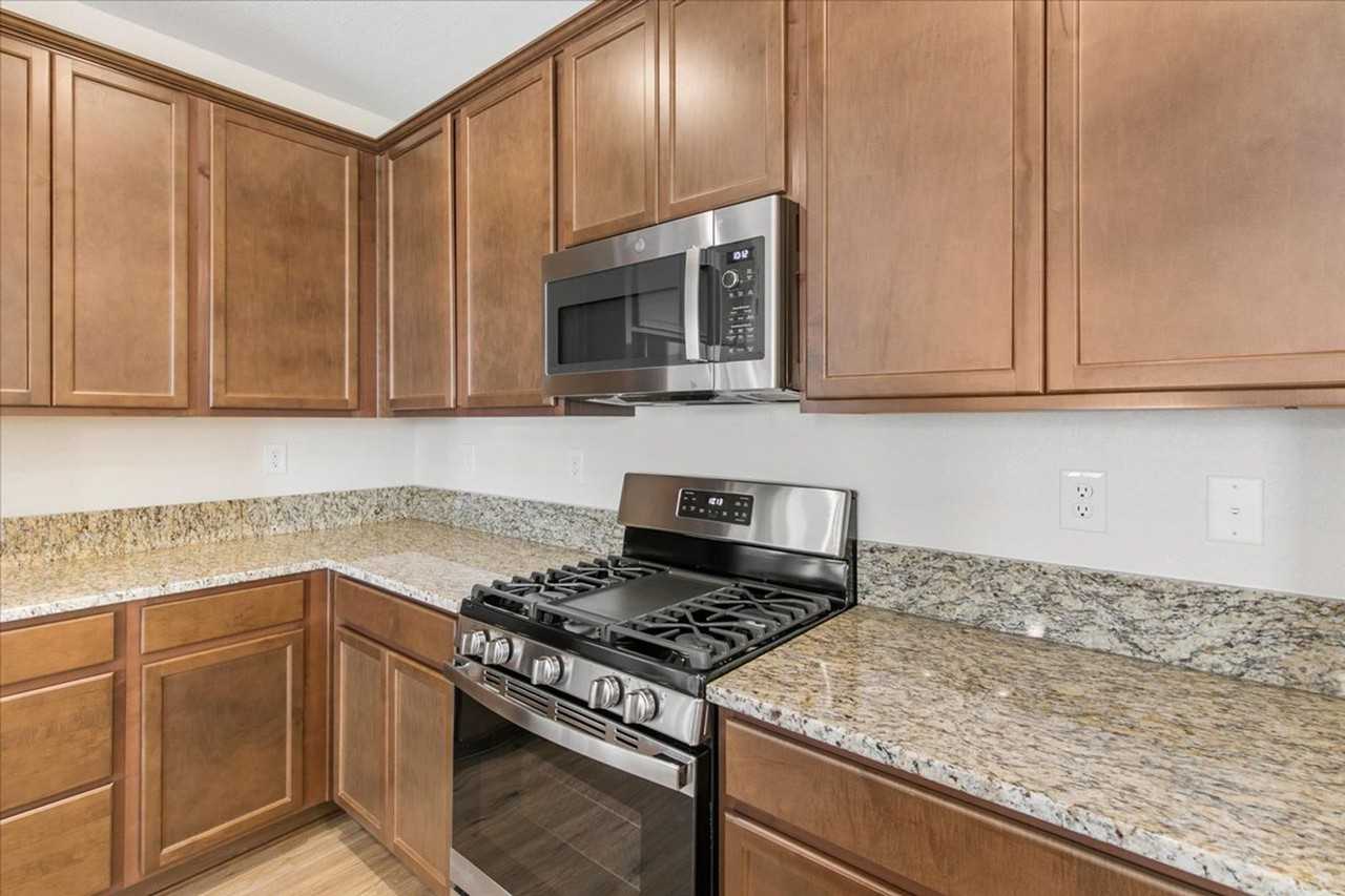 2244 Shady Canyon Dr - Photo 6 of 36