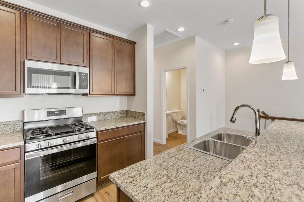 2244 Shady Canyon Dr - Photo 7 of 36