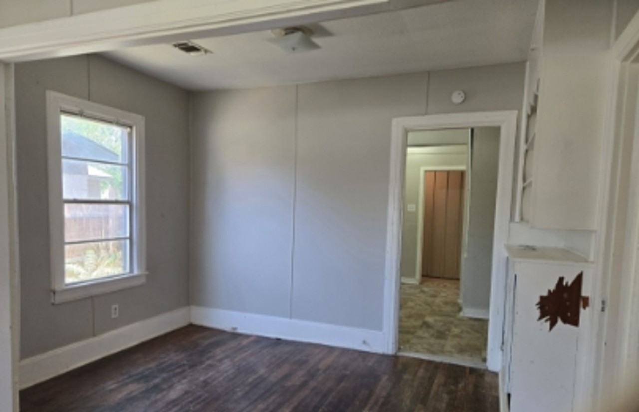 2116 20th St - Photo 4 of 8