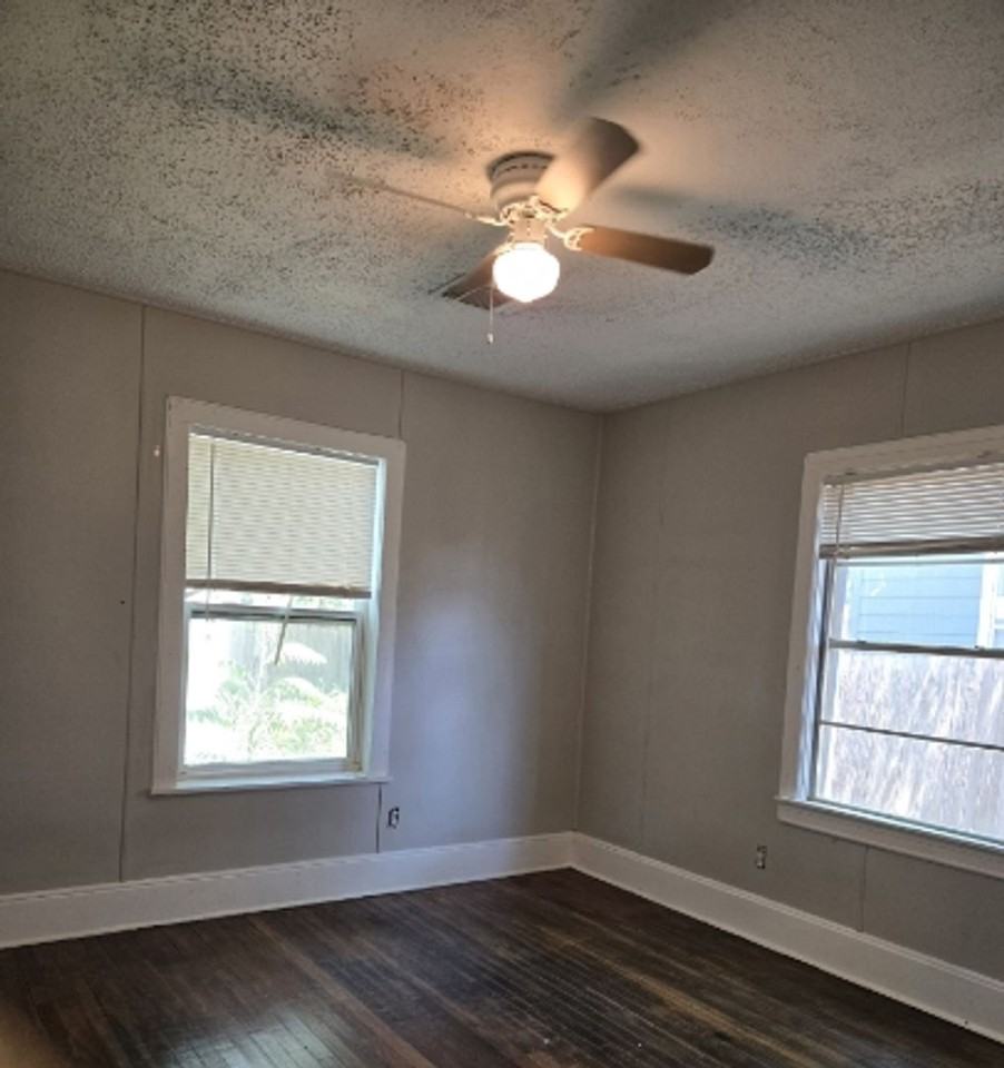 2116 20th St - Photo 5 of 8