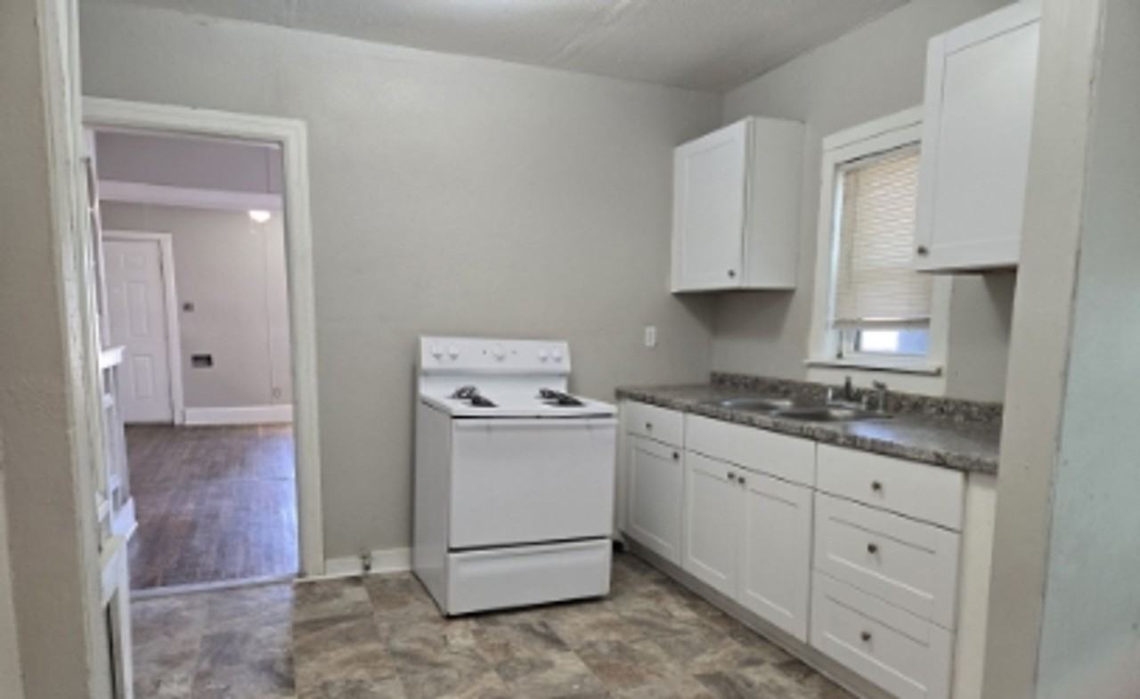 2116 20th St - Photo 6 of 8