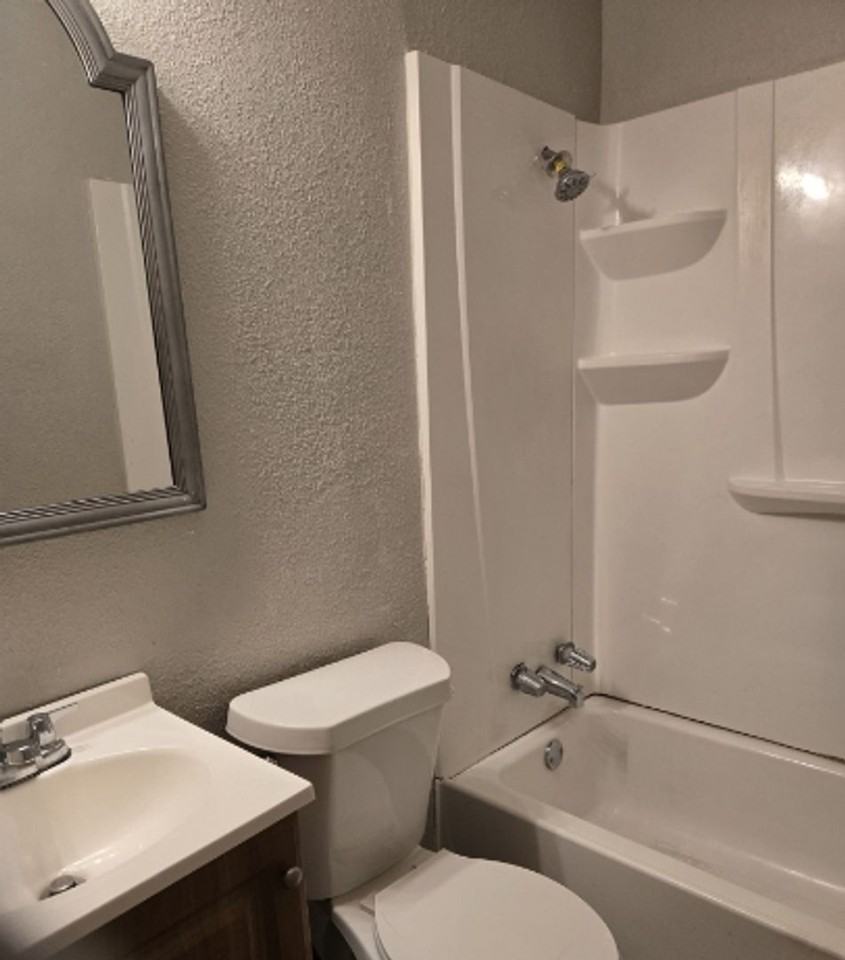 2116 20th St - Photo 7 of 8