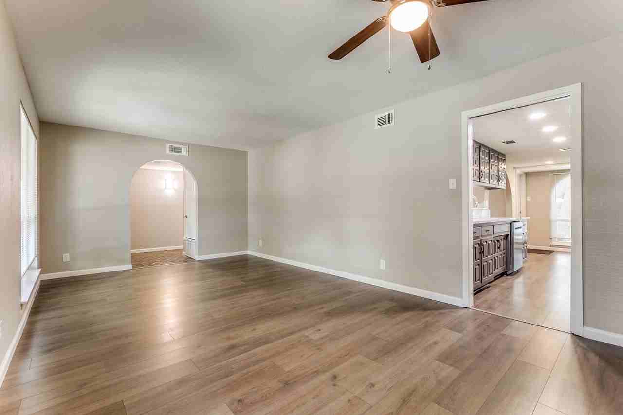 10215 Charter Ridge St - Photo 6 of 25