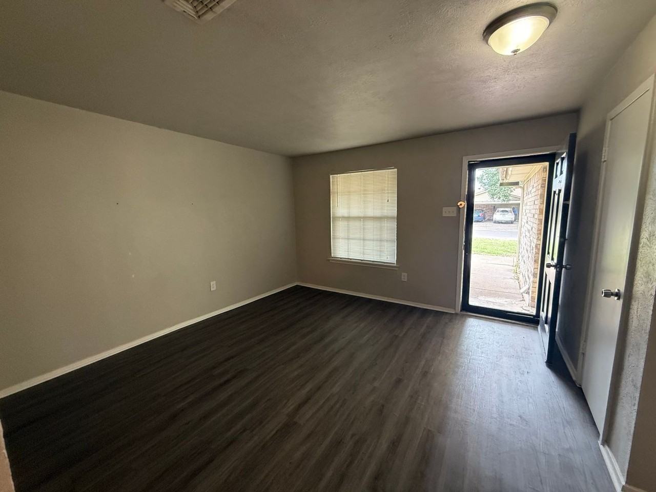 244 Hialeah Park St - Photo 2 of 19