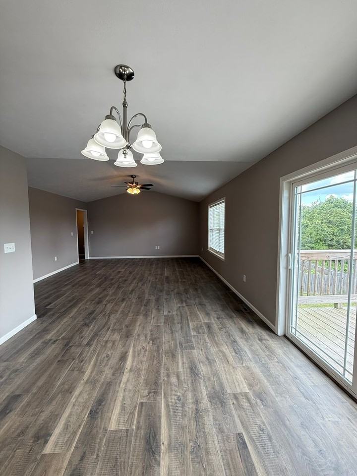 185 Bald Cypress Ct - Photo 4 of 33