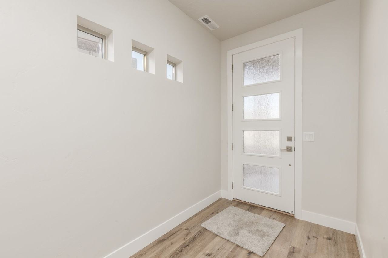 2023 W 380 S - Photo 4 of 25