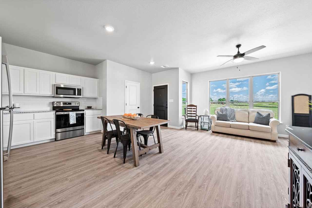 807 Meiomi Dr - Photo 4 of 11