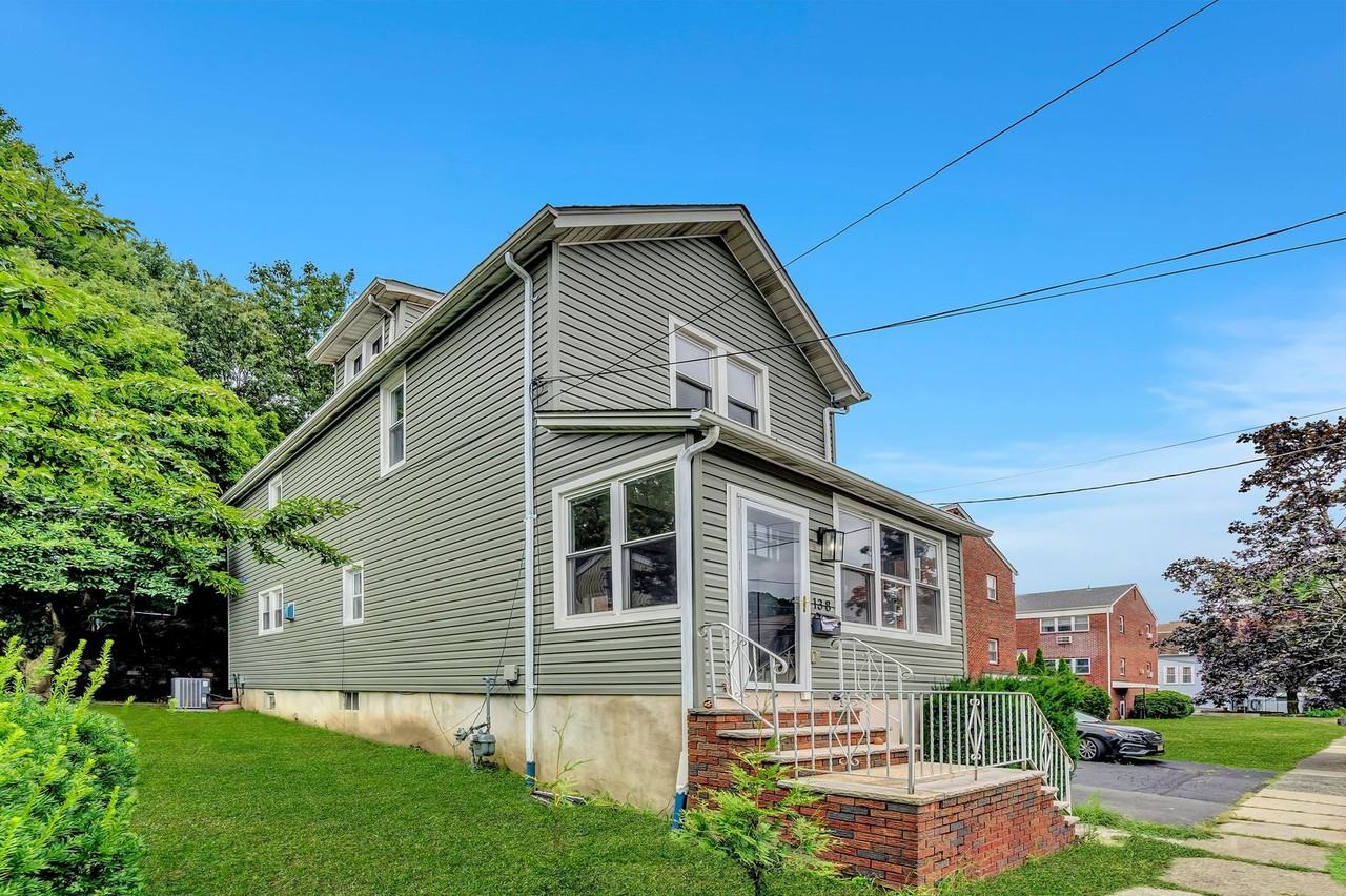 138 Bloomfield Ave - Photo 3 of 25