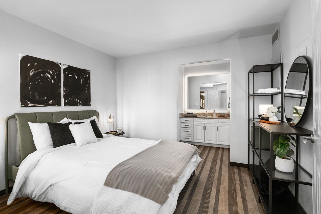 Bridgewater Court - Photo 2 of 16