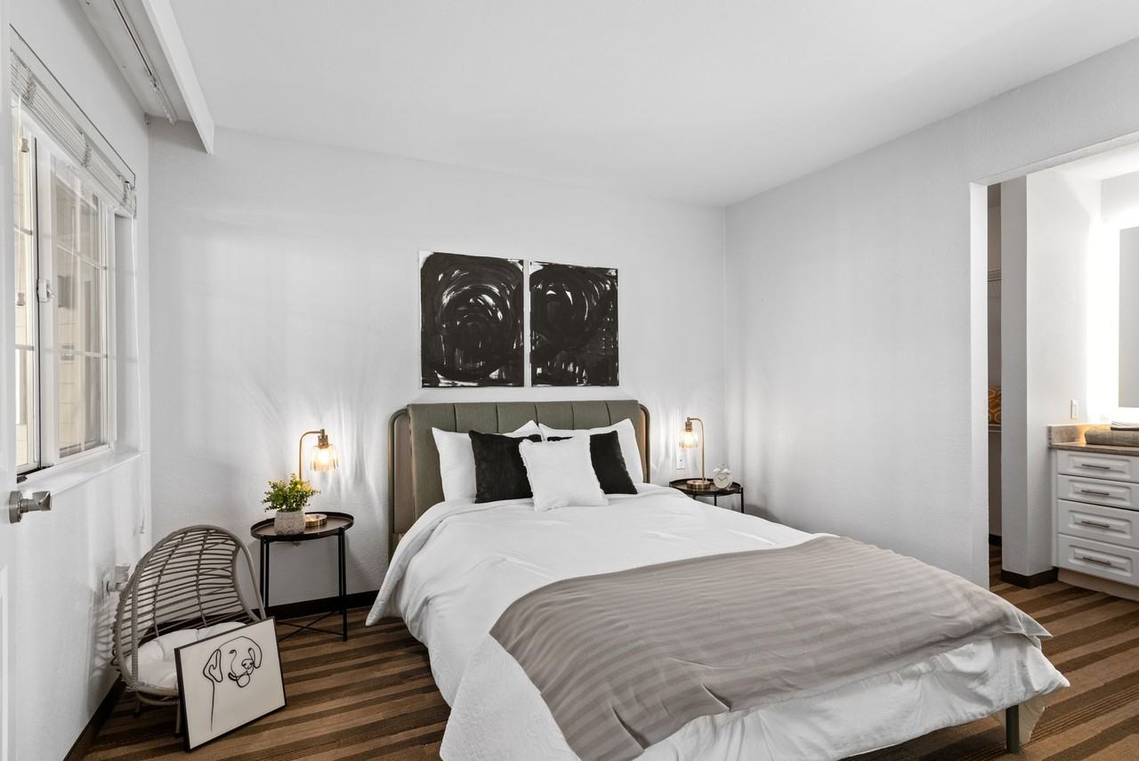 Bridgewater Court - Photo 4 of 16