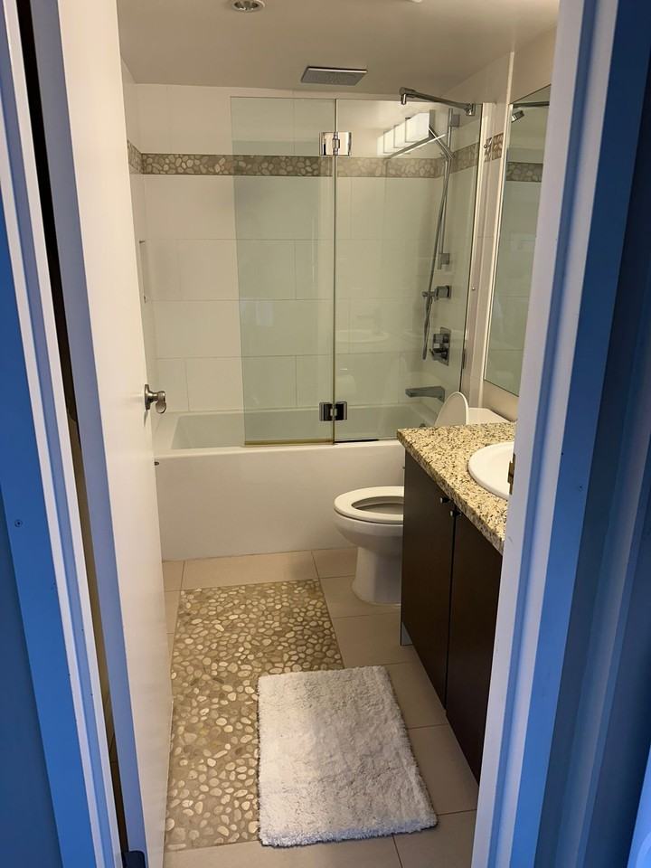 1060 Alberni ST - Photo 2 of 17