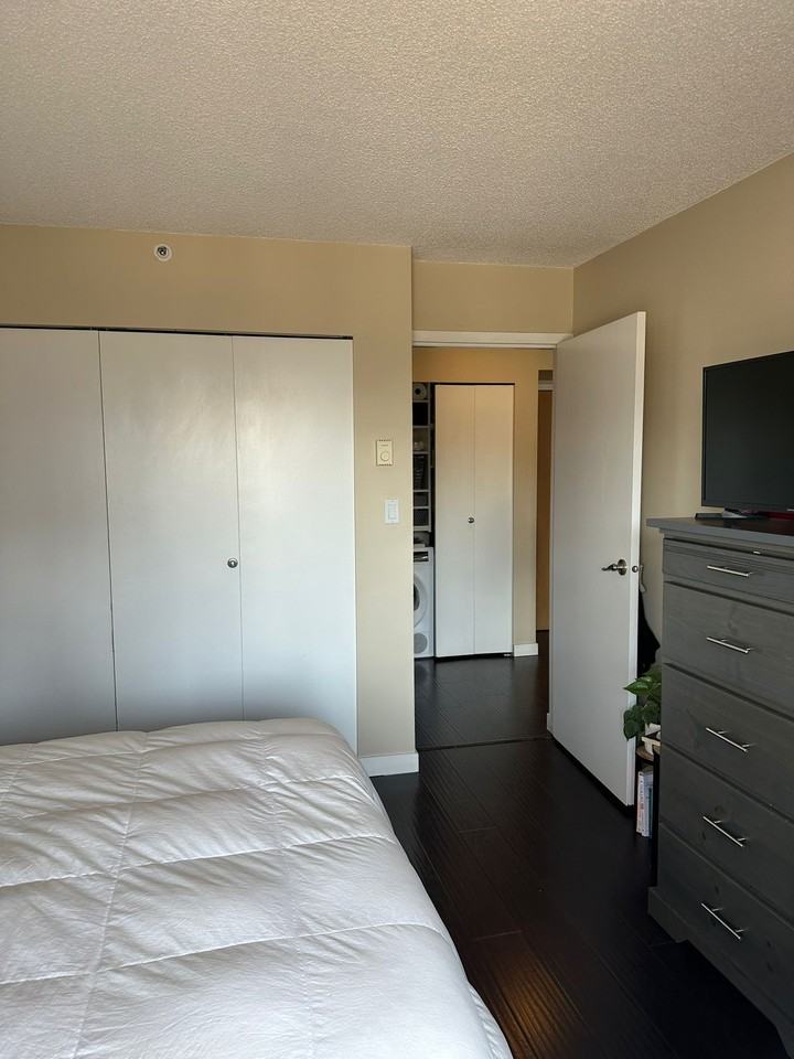 1060 Alberni ST - Photo 3 of 17