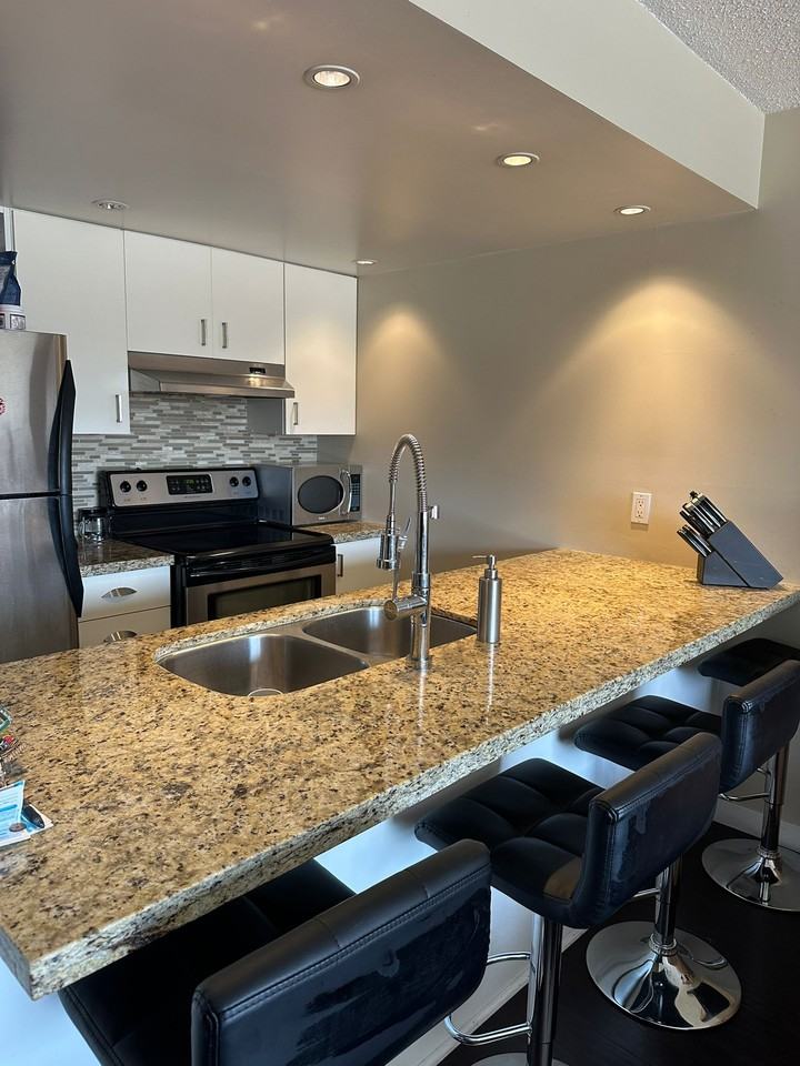 1060 Alberni ST - Photo 6 of 17