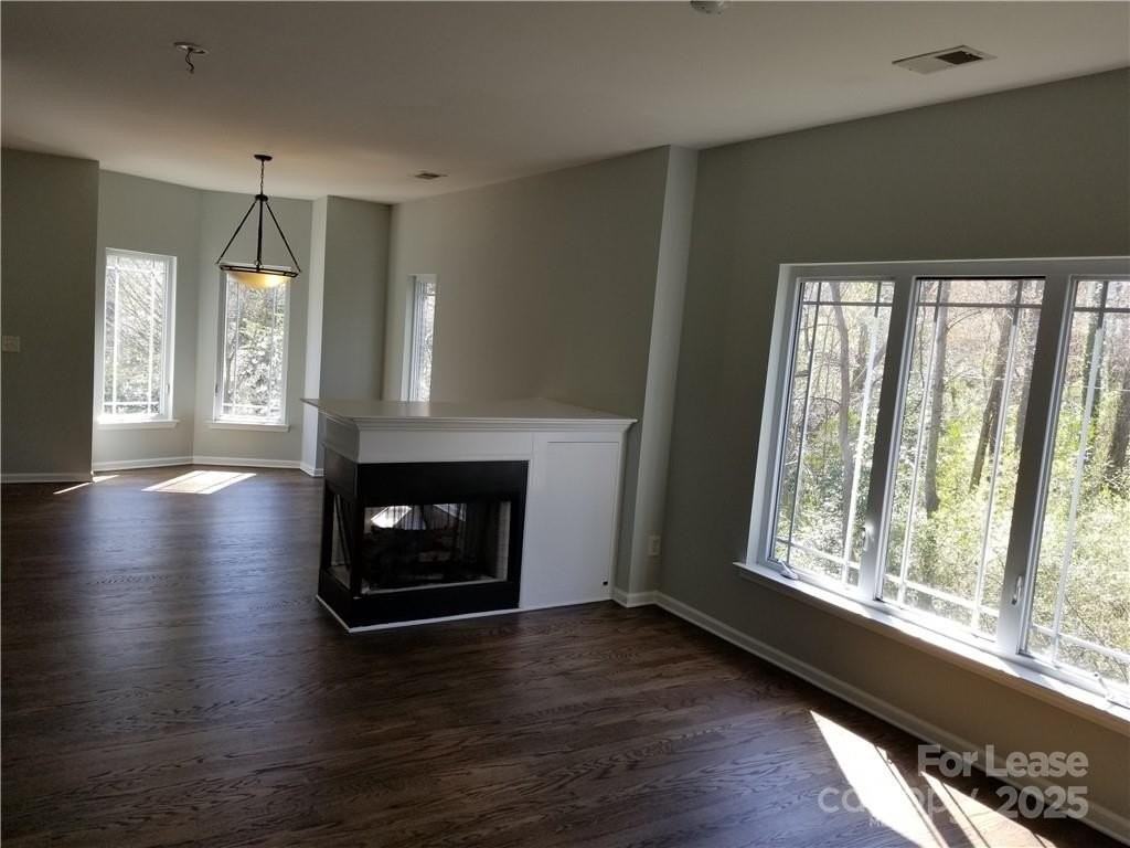 1105 Kurt Ct - Photo 4 of 18