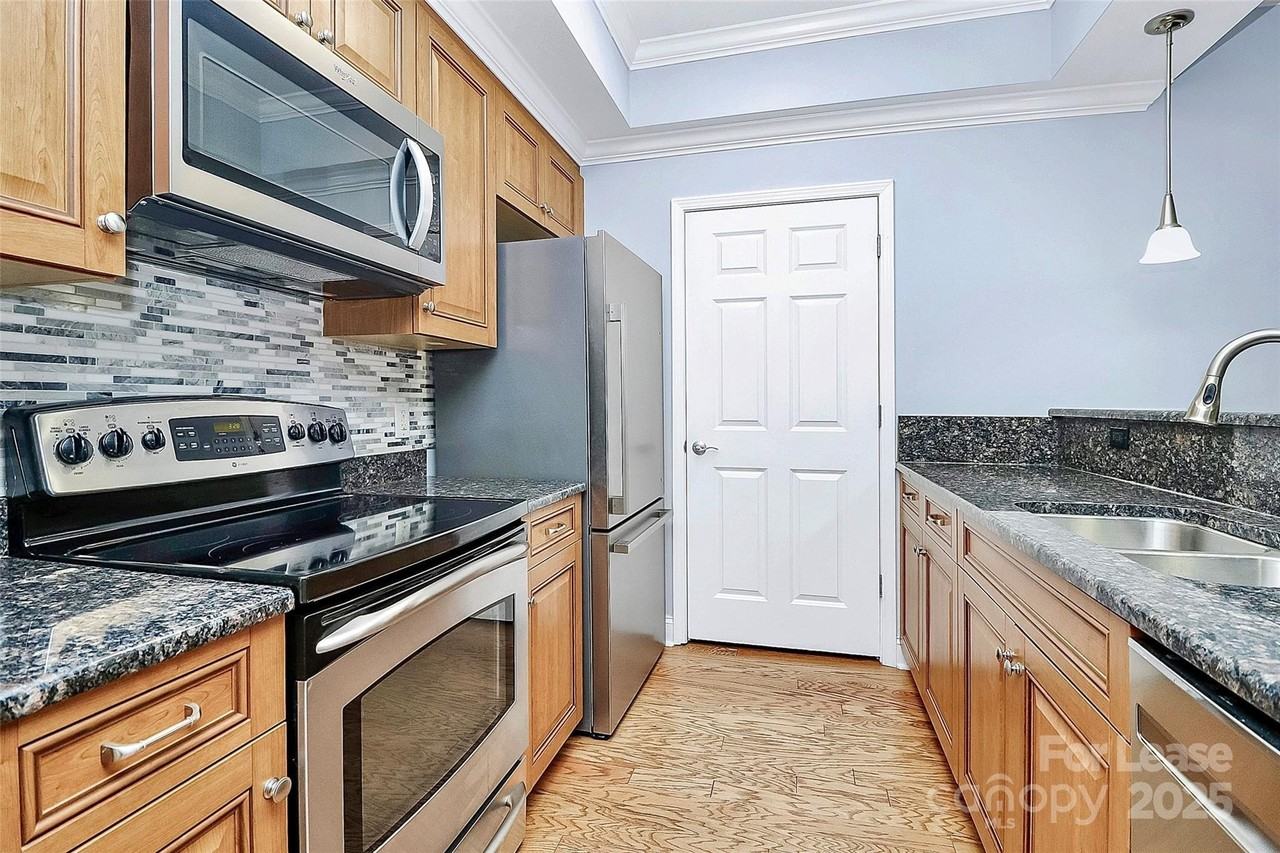 300 W 5th St #315 - Photo 4 of 41