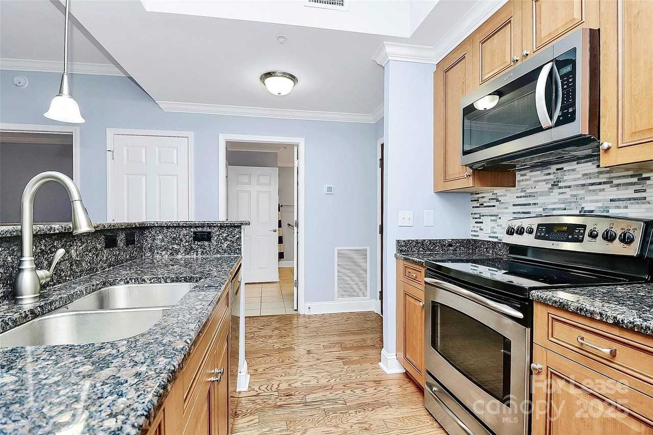 300 W 5th St #315 - Photo 7 of 41