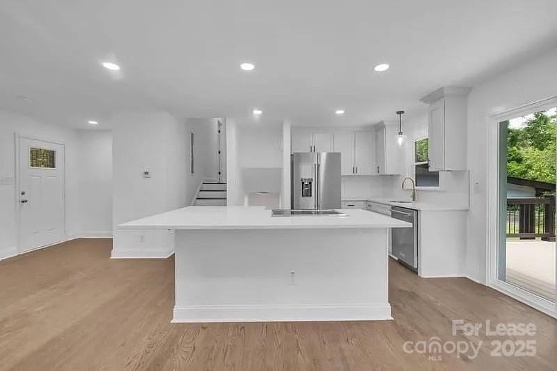 1001 Archdale Dr - Photo 3 of 11