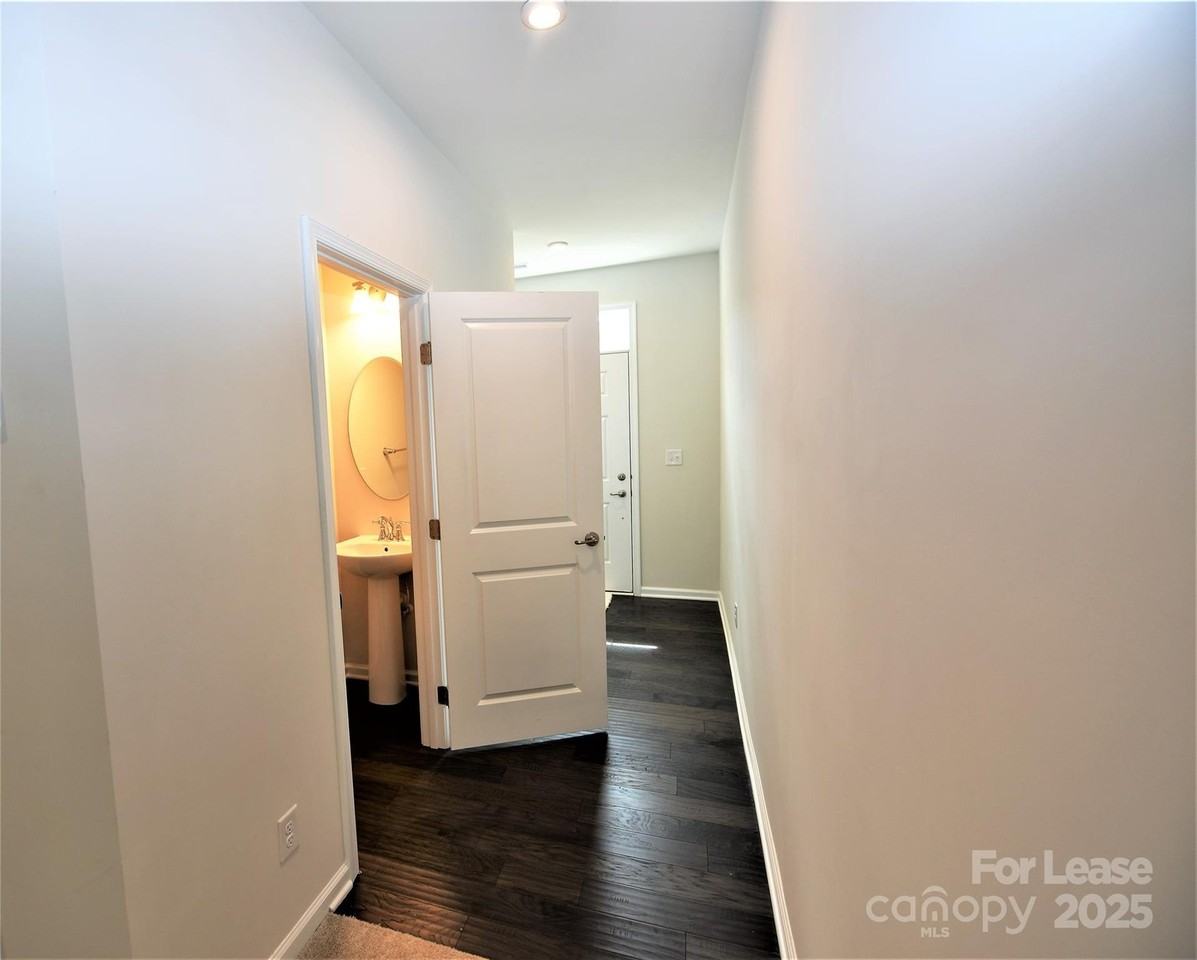 2829 Sand Cove Ct - Photo 5 of 31