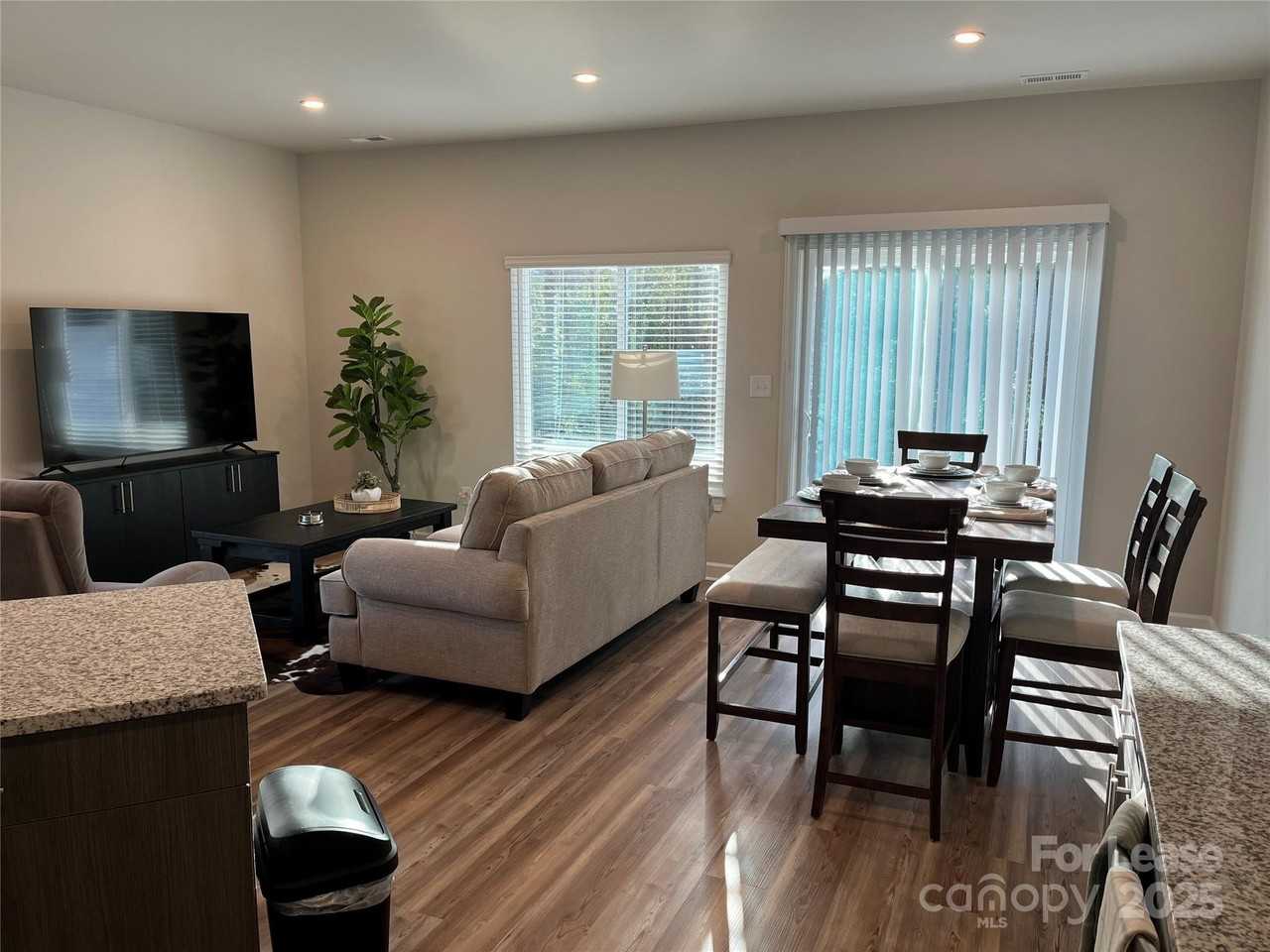 226 South Elm Street - Photo 5 of 23