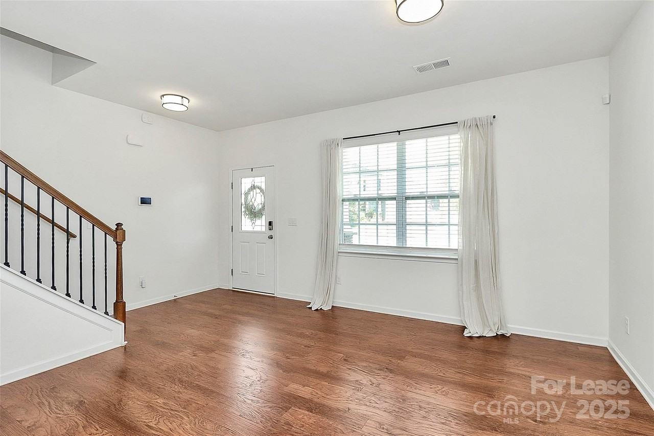 181 Atwater Landing Drive - Photo 5 of 39