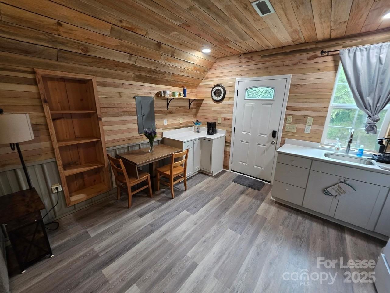 820 Clearview Drive - Photo 3 of 14