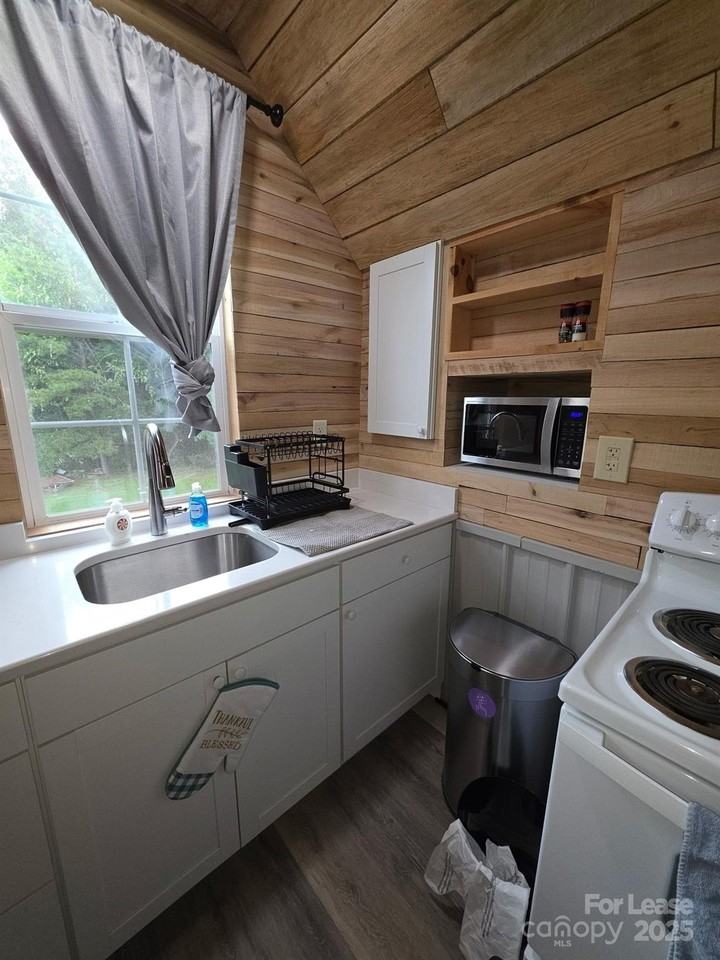 820 Clearview Drive - Photo 4 of 14