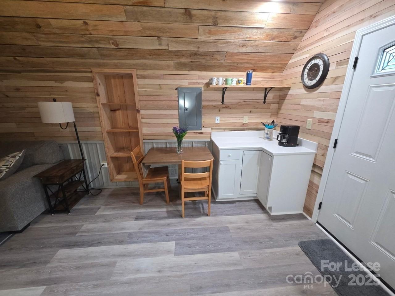 820 Clearview Drive - Photo 5 of 14