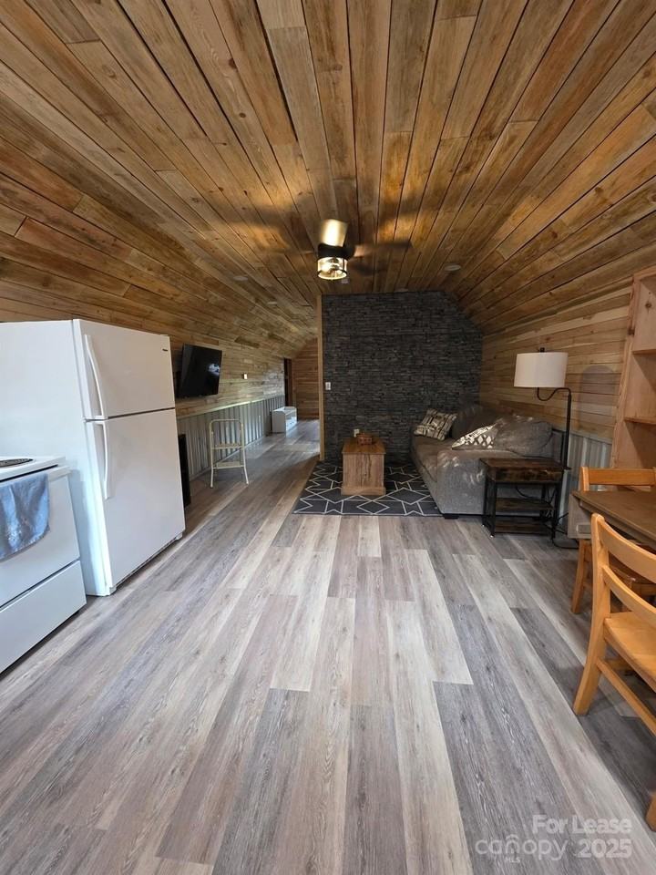 820 Clearview Drive - Photo 7 of 14